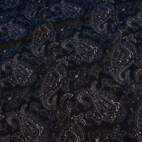 Forever 21 Black Paisley XL t-shirt - Picture 2 of 4